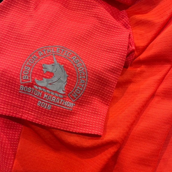 Men’s Reebok workout shirt - Picture 2 of 3